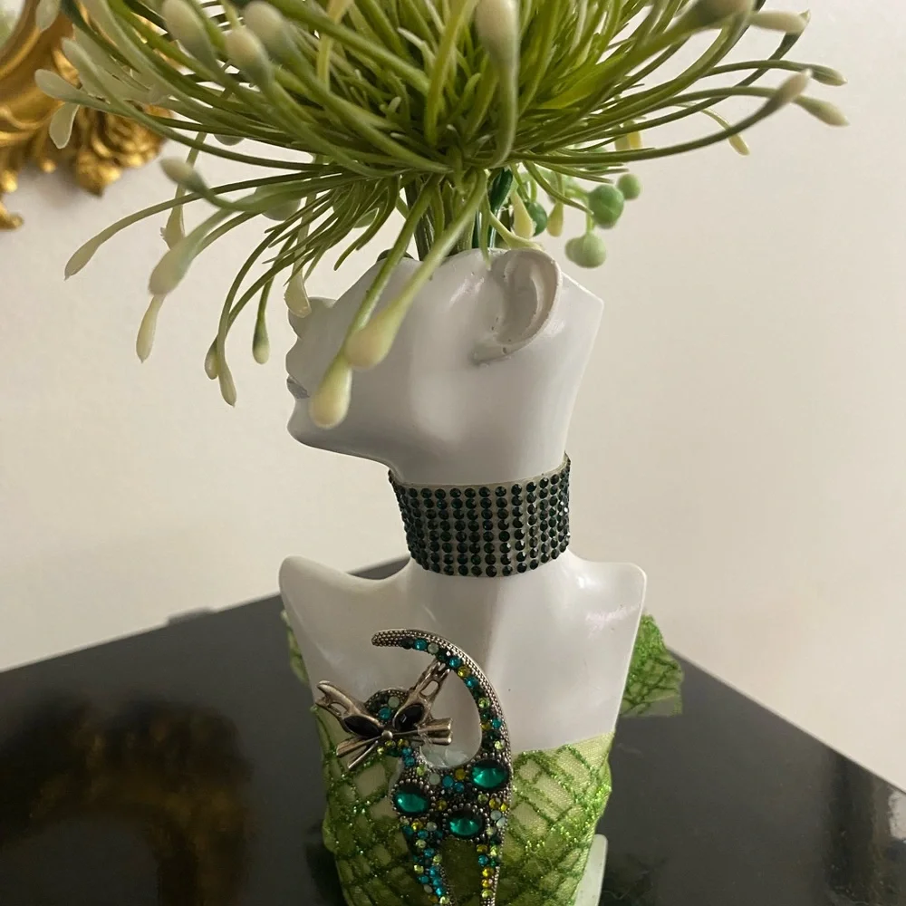 Face Flower Head Bust Decorative Rhinestone Cat Brooch Hand-made